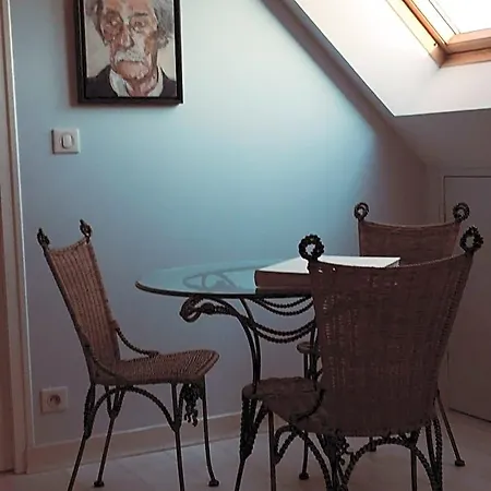 Oda ve Kahvaltı Les Evens 4*